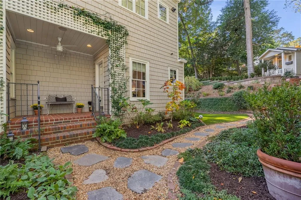 559 Spring Valley Road Nw, Atlanta, Georgia 30318, 6 Bedrooms Bedrooms, ,4 BathroomsBathrooms,Residential,For Sale,559 Spring Valley Road Nw,7675540