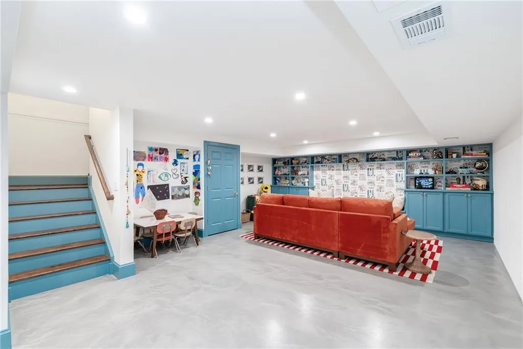 559 Spring Valley Road Nw, Atlanta, Georgia 30318, 6 Bedrooms Bedrooms, ,4 BathroomsBathrooms,Residential,For Sale,559 Spring Valley Road Nw,7675540