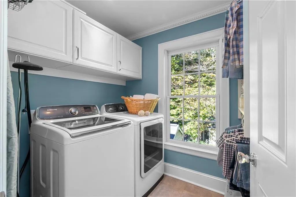 559 Spring Valley Road Nw, Atlanta, Georgia 30318, 6 Bedrooms Bedrooms, ,4 BathroomsBathrooms,Residential,For Sale,559 Spring Valley Road Nw,7675540