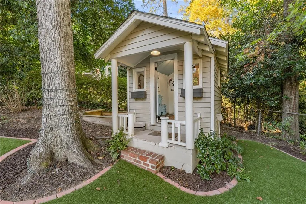 559 Spring Valley Road Nw, Atlanta, Georgia 30318, 6 Bedrooms Bedrooms, ,4 BathroomsBathrooms,Residential,For Sale,559 Spring Valley Road Nw,7675540