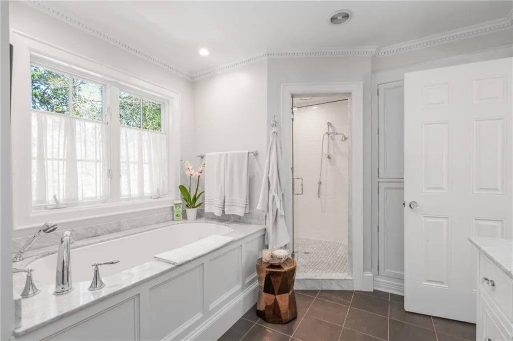 559 Spring Valley Road Nw, Atlanta, Georgia 30318, 6 Bedrooms Bedrooms, ,4 BathroomsBathrooms,Residential,For Sale,559 Spring Valley Road Nw,7675540