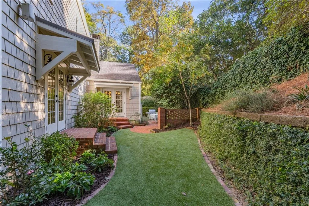 559 Spring Valley Road Nw, Atlanta, Georgia 30318, 6 Bedrooms Bedrooms, ,4 BathroomsBathrooms,Residential,For Sale,559 Spring Valley Road Nw,7675540