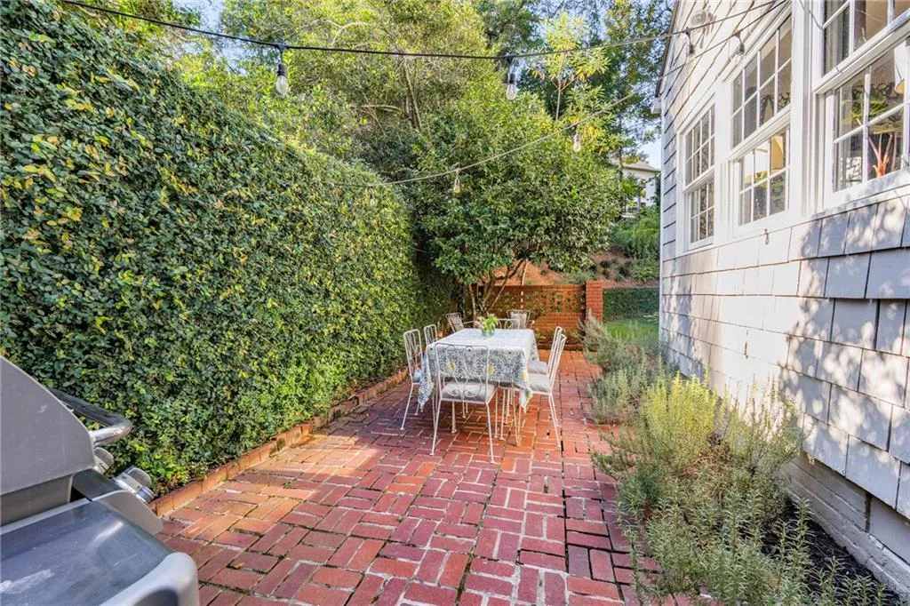 559 Spring Valley Road Nw, Atlanta, Georgia 30318, 6 Bedrooms Bedrooms, ,4 BathroomsBathrooms,Residential,For Sale,559 Spring Valley Road Nw,7675540