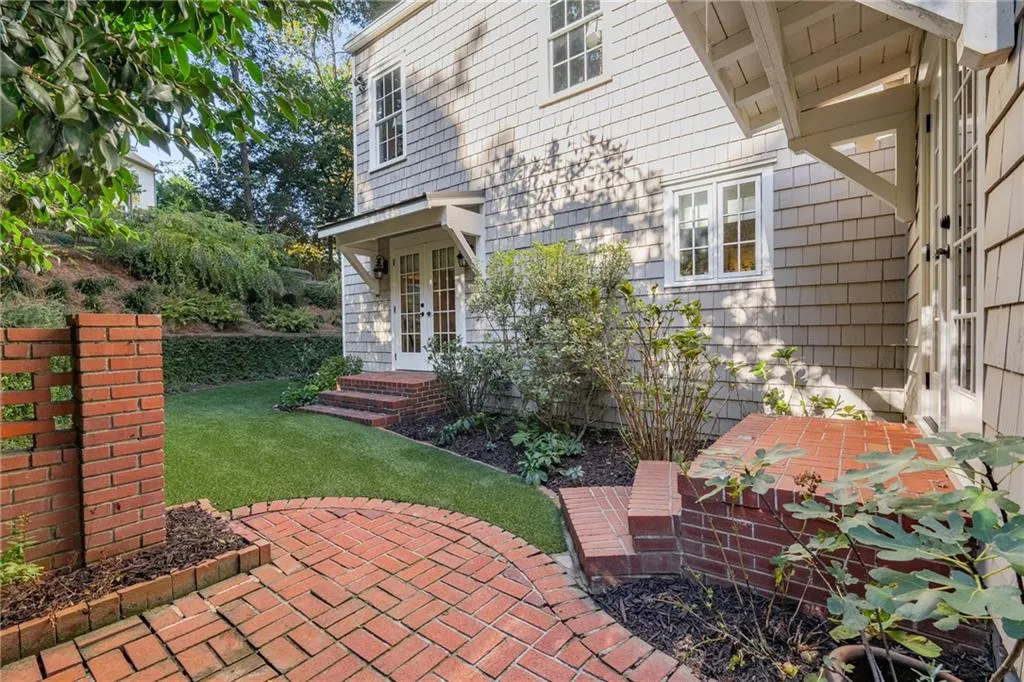 559 Spring Valley Road Nw, Atlanta, Georgia 30318, 6 Bedrooms Bedrooms, ,4 BathroomsBathrooms,Residential,For Sale,559 Spring Valley Road Nw,7675540