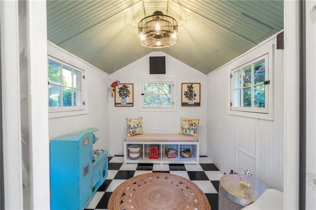 559 Spring Valley Road Nw, Atlanta, Georgia 30318, 6 Bedrooms Bedrooms, ,4 BathroomsBathrooms,Residential,For Sale,559 Spring Valley Road Nw,7675540