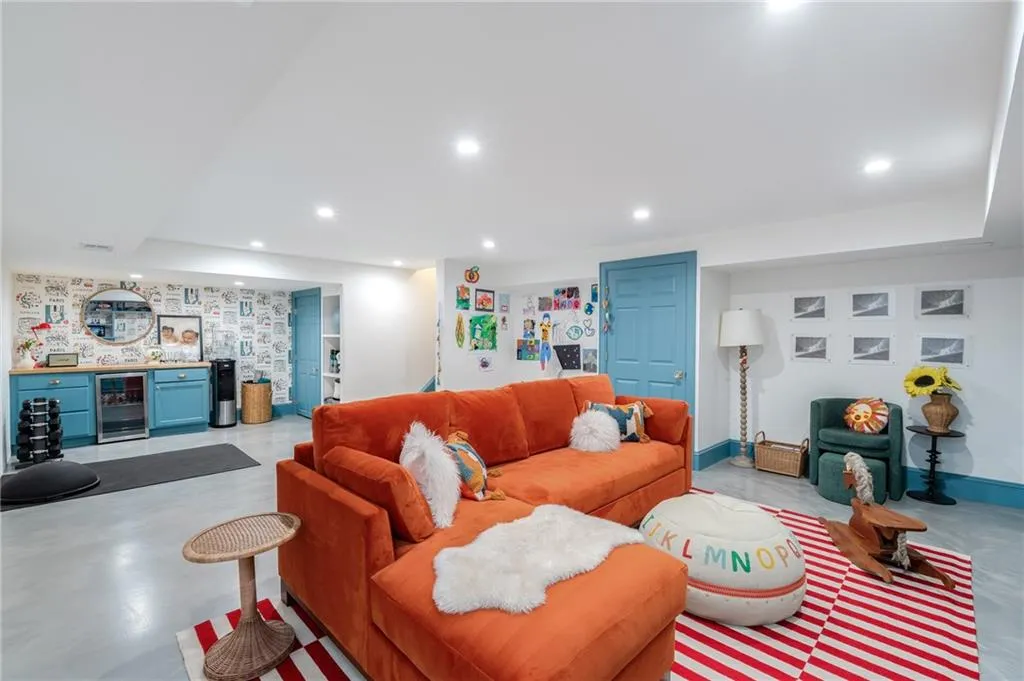 559 Spring Valley Road Nw, Atlanta, Georgia 30318, 6 Bedrooms Bedrooms, ,4 BathroomsBathrooms,Residential,For Sale,559 Spring Valley Road Nw,7675540