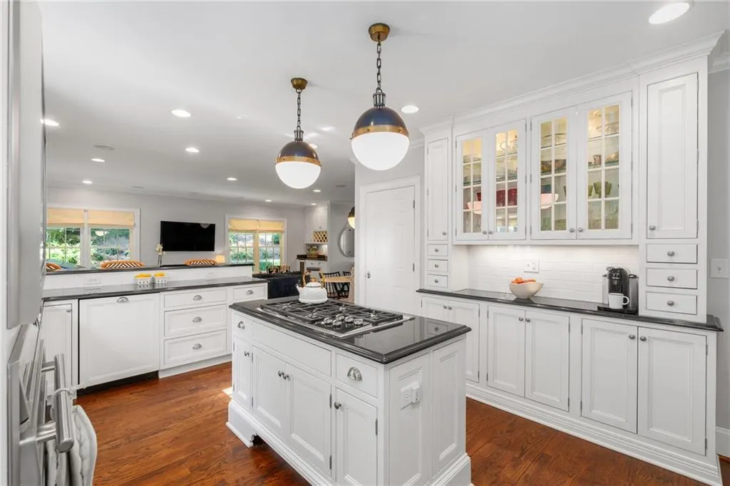 559 Spring Valley Road Nw, Atlanta, Georgia 30318, 6 Bedrooms Bedrooms, ,4 BathroomsBathrooms,Residential,For Sale,559 Spring Valley Road Nw,7675540