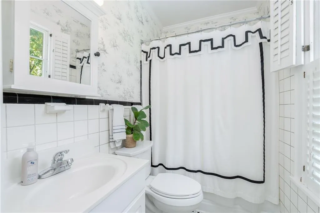 559 Spring Valley Road Nw, Atlanta, Georgia 30318, 6 Bedrooms Bedrooms, ,4 BathroomsBathrooms,Residential,For Sale,559 Spring Valley Road Nw,7675540