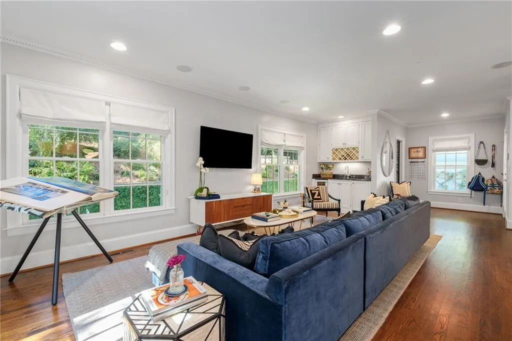 559 Spring Valley Road Nw, Atlanta, Georgia 30318, 6 Bedrooms Bedrooms, ,4 BathroomsBathrooms,Residential,For Sale,559 Spring Valley Road Nw,7675540