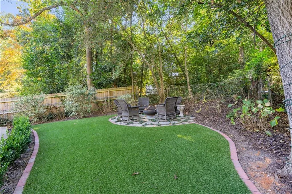 559 Spring Valley Road Nw, Atlanta, Georgia 30318, 6 Bedrooms Bedrooms, ,4 BathroomsBathrooms,Residential,For Sale,559 Spring Valley Road Nw,7675540