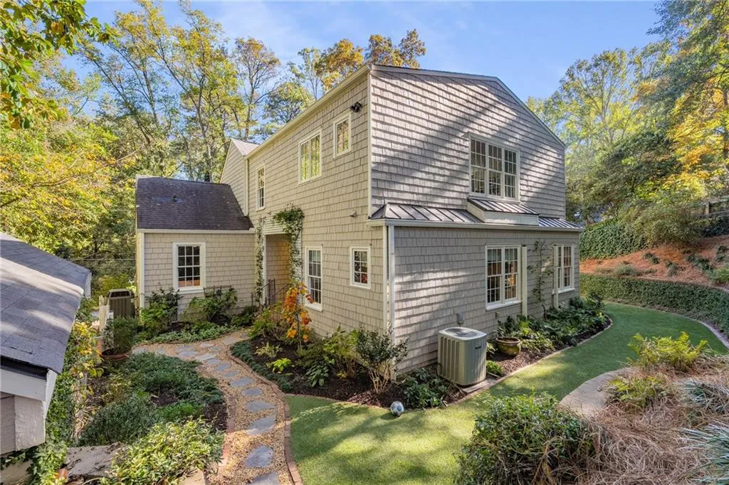 559 Spring Valley Road Nw, Atlanta, Georgia 30318, 6 Bedrooms Bedrooms, ,4 BathroomsBathrooms,Residential,For Sale,559 Spring Valley Road Nw,7675540