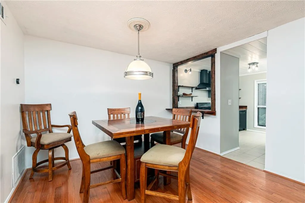 905 Woodcliff Drive, Atlanta, Georgia 30350, 2 Bedrooms Bedrooms, ,2 BathroomsBathrooms,Residential,Sold,905 Woodcliff Drive,7423629