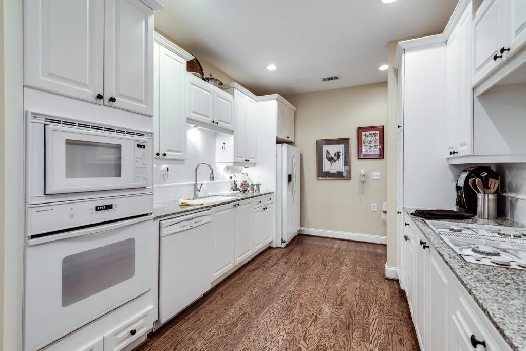 102 Brickstone Drive, Sandy Springs, Georgia 30339, 3 Bedrooms Bedrooms, ,2 BathroomsBathrooms,Residential,Sold,102 Brickstone Drive,6779181