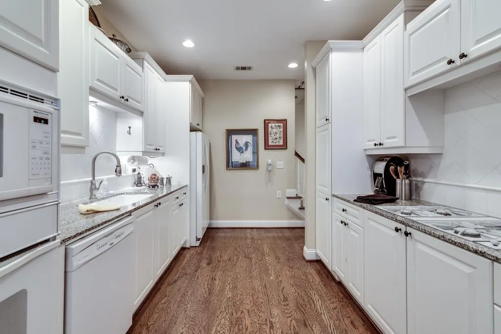 102 Brickstone Drive, Sandy Springs, Georgia 30339, 3 Bedrooms Bedrooms, ,2 BathroomsBathrooms,Residential,Sold,102 Brickstone Drive,6779181