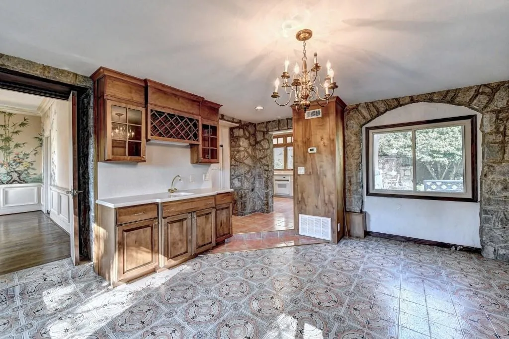 4867 Northland Drive, Atlanta, Georgia 30342, 5 Bedrooms Bedrooms, ,3 BathroomsBathrooms,Residential,Sold,4867 Northland Drive,6996065