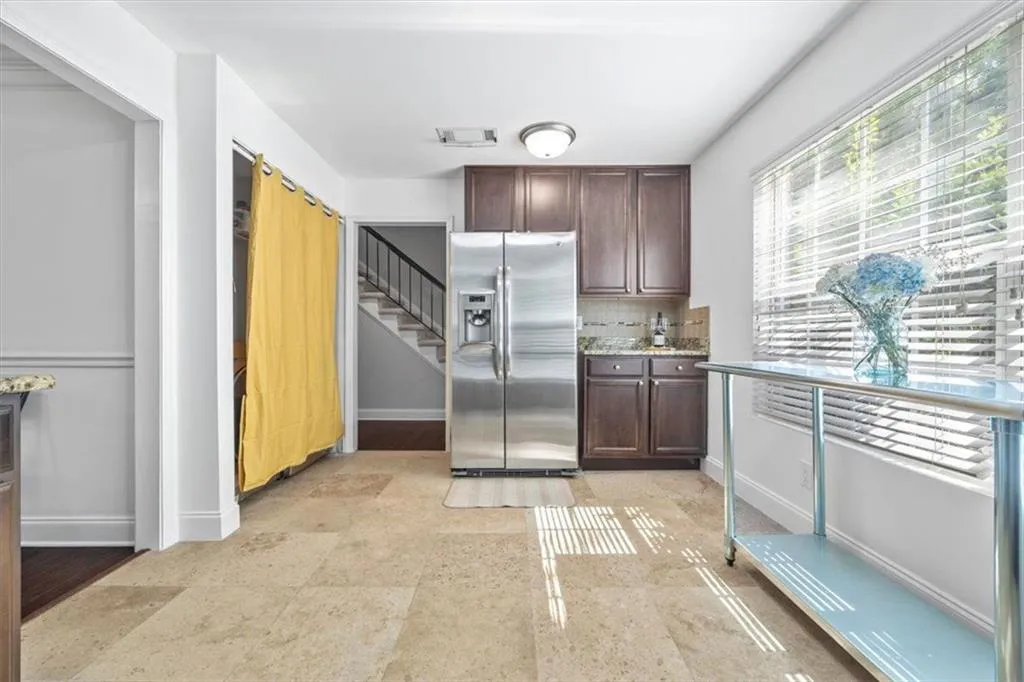 6980 Roswell Road Unit A5, Atlanta, Georgia 30328, 3 Bedrooms Bedrooms, ,2 BathroomsBathrooms,Residential,Sold,6980 Roswell Road Unit A5,7257926