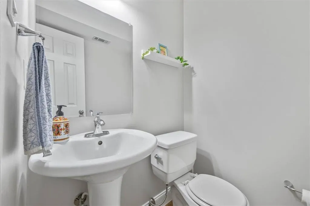 6980 Roswell Road Unit A5, Atlanta, Georgia 30328, 3 Bedrooms Bedrooms, ,2 BathroomsBathrooms,Residential,Sold,6980 Roswell Road Unit A5,7257926