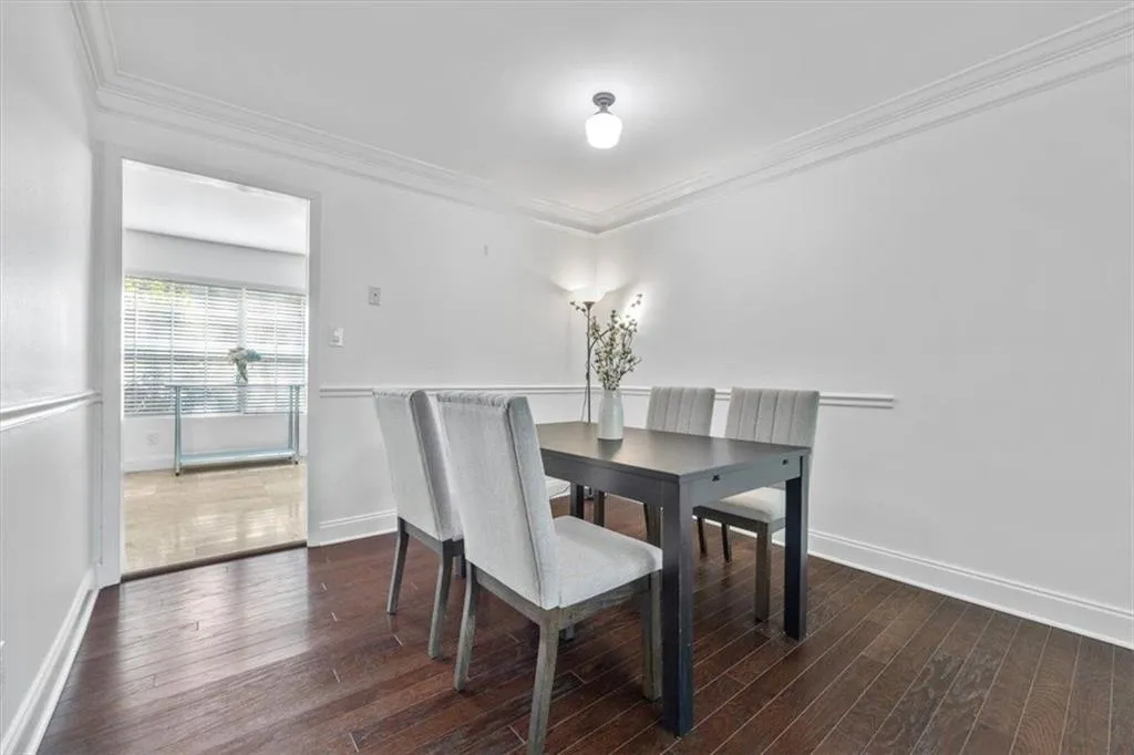 6980 Roswell Road Unit A5, Atlanta, Georgia 30328, 3 Bedrooms Bedrooms, ,2 BathroomsBathrooms,Residential,Sold,6980 Roswell Road Unit A5,7257926