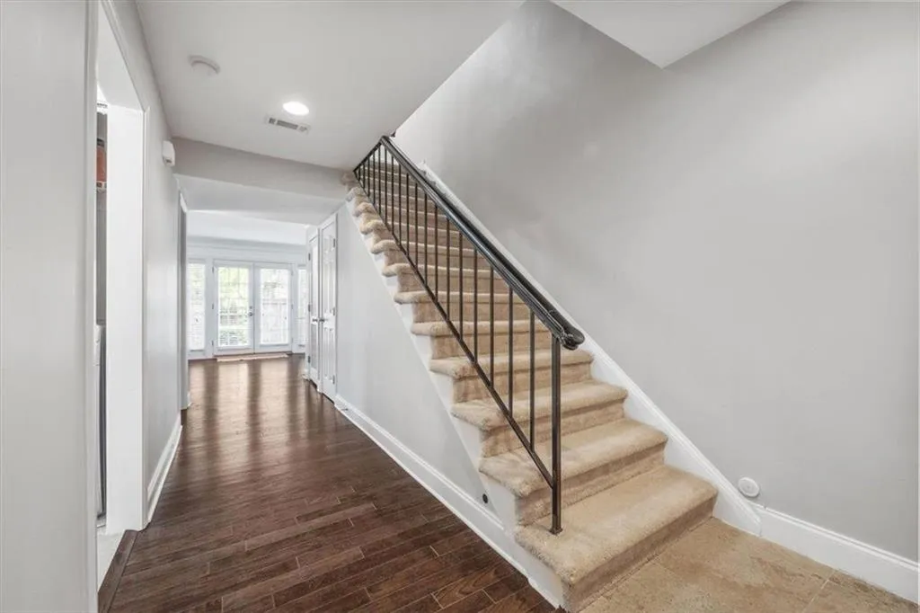 6980 Roswell Road Unit A5, Atlanta, Georgia 30328, 3 Bedrooms Bedrooms, ,2 BathroomsBathrooms,Residential,Sold,6980 Roswell Road Unit A5,7257926