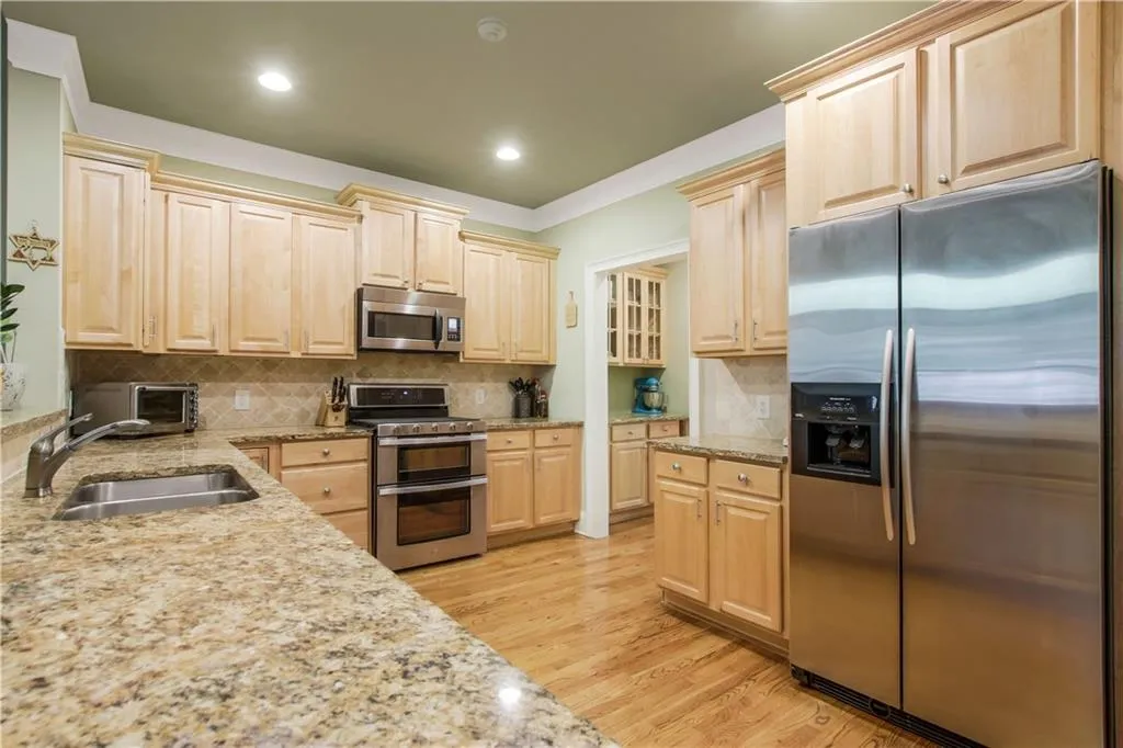 133 Chemin De Vie, Sandy Springs, Georgia 30342, 3 Bedrooms Bedrooms, ,3 BathroomsBathrooms,Residential,Sold,133 Chemin De Vie,6806930