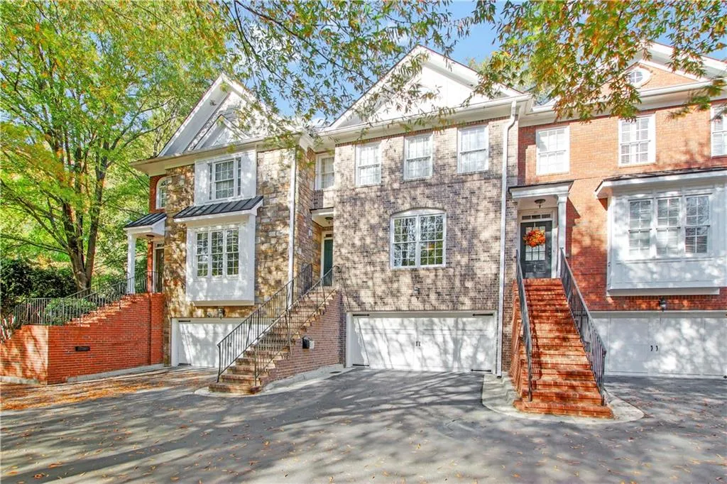 133 Chemin De Vie, Sandy Springs, Georgia 30342, 3 Bedrooms Bedrooms, ,3 BathroomsBathrooms,Residential,Sold,133 Chemin De Vie,6806930