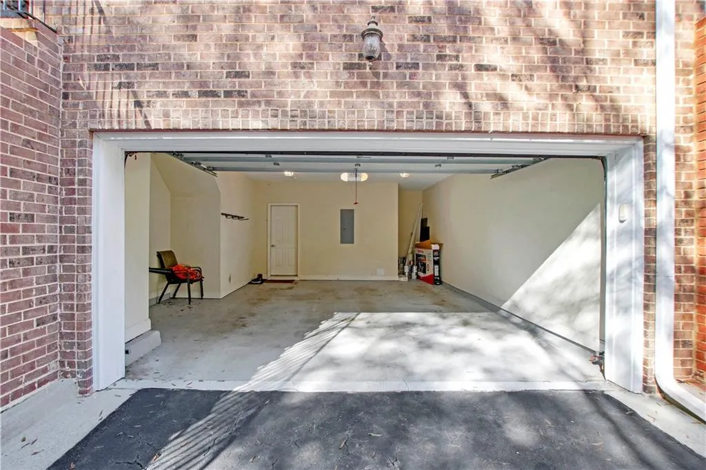 133 Chemin De Vie, Sandy Springs, Georgia 30342, 3 Bedrooms Bedrooms, ,3 BathroomsBathrooms,Residential,Sold,133 Chemin De Vie,6806930