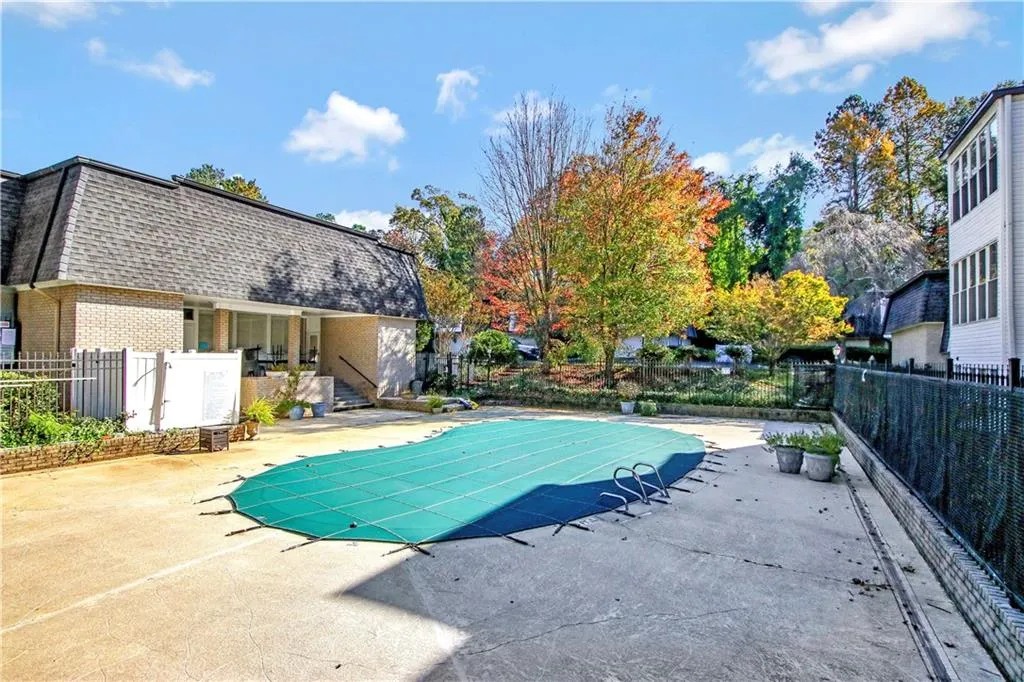 133 Chemin De Vie, Sandy Springs, Georgia 30342, 3 Bedrooms Bedrooms, ,3 BathroomsBathrooms,Residential,Sold,133 Chemin De Vie,6806930