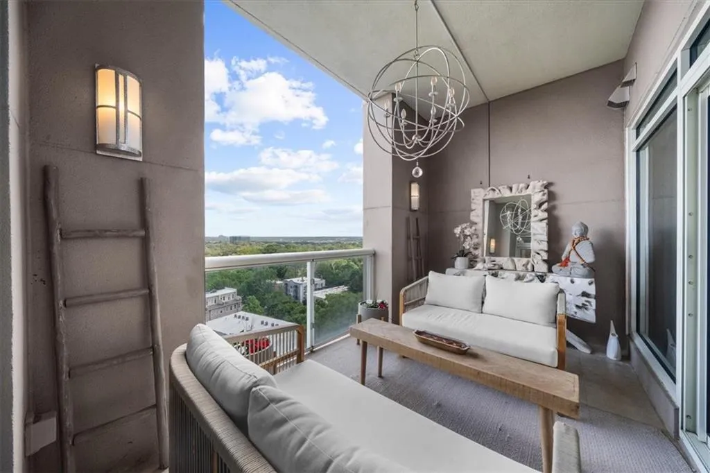 2881 Peachtree Road Ne Unit 1102, Atlanta, Georgia 30305, 2 Bedrooms Bedrooms, ,2 BathroomsBathrooms,Residential,For Sale,2881 Peachtree Road Ne Unit 1102,7574661