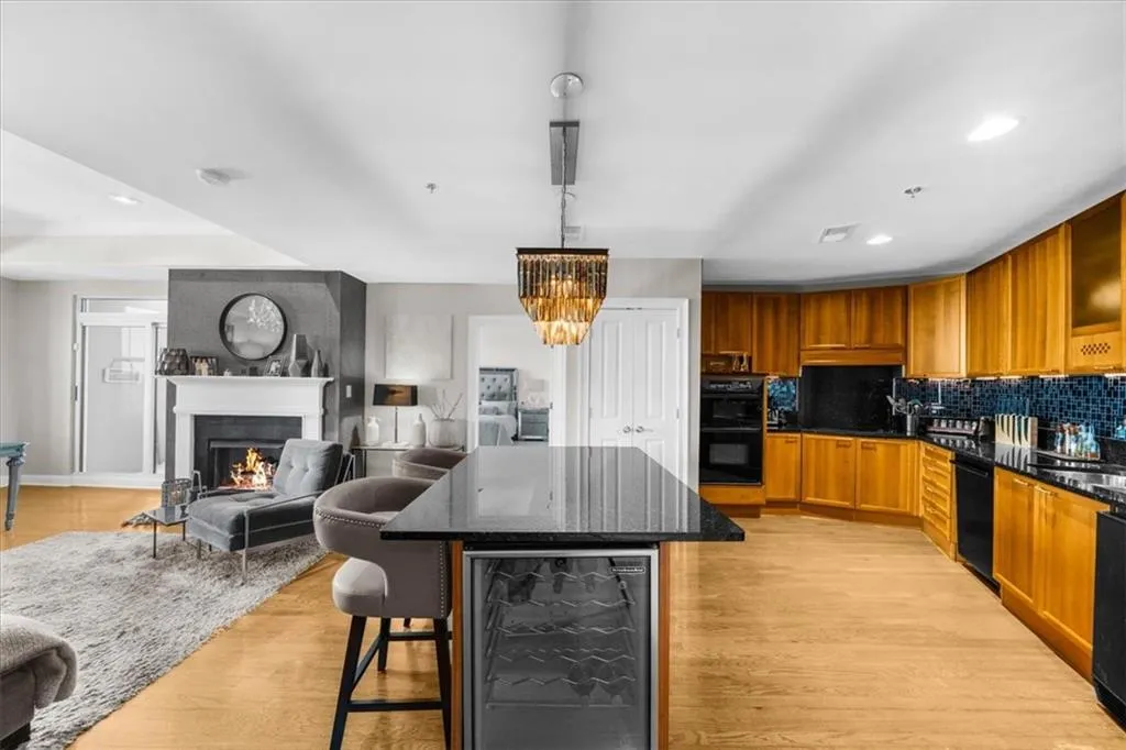 2881 Peachtree Road Ne Unit 1102, Atlanta, Georgia 30305, 2 Bedrooms Bedrooms, ,2 BathroomsBathrooms,Residential,For Sale,2881 Peachtree Road Ne Unit 1102,7574661
