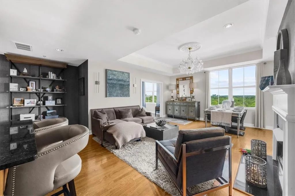 2881 Peachtree Road Ne Unit 1102, Atlanta, Georgia 30305, 2 Bedrooms Bedrooms, ,2 BathroomsBathrooms,Residential,For Sale,2881 Peachtree Road Ne Unit 1102,7574661