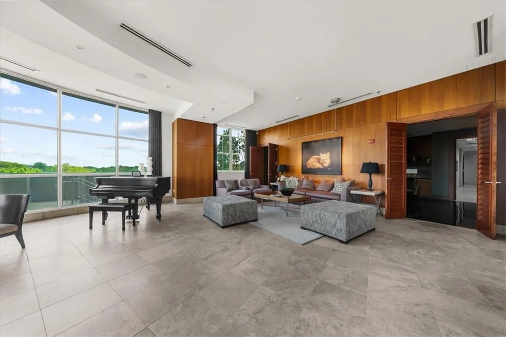 2881 Peachtree Road Ne Unit 1102, Atlanta, Georgia 30305, 2 Bedrooms Bedrooms, ,2 BathroomsBathrooms,Residential,For Sale,2881 Peachtree Road Ne Unit 1102,7574661