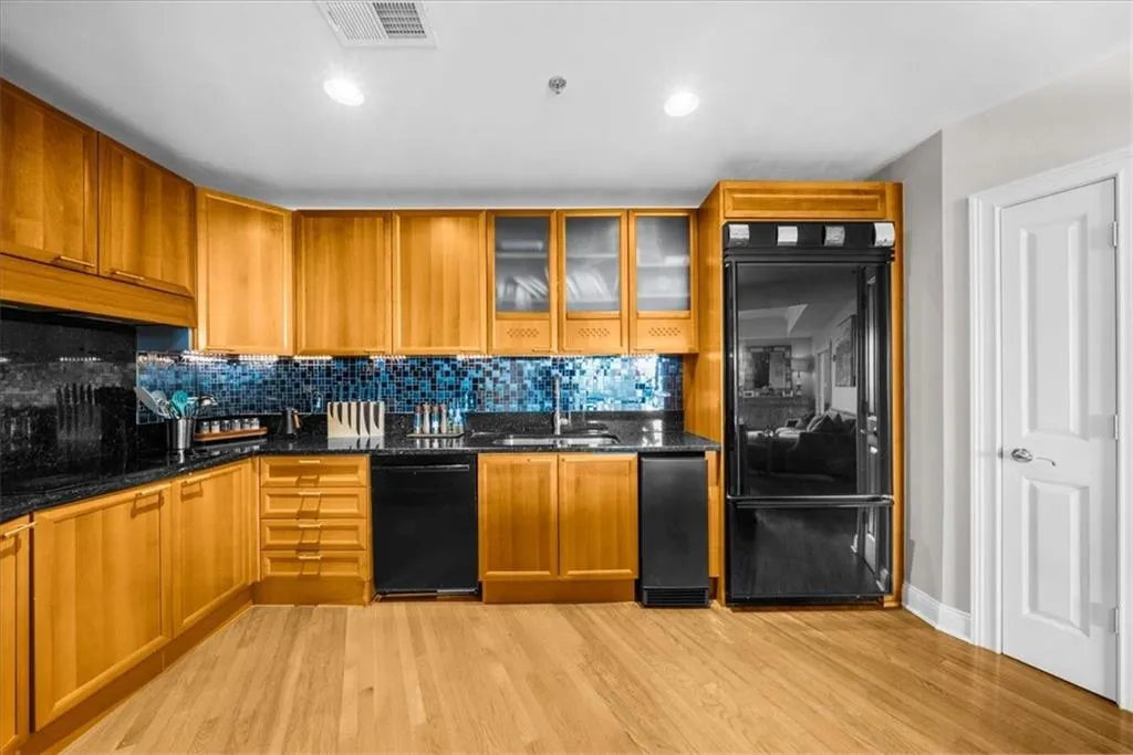 2881 Peachtree Road Ne Unit 1102, Atlanta, Georgia 30305, 2 Bedrooms Bedrooms, ,2 BathroomsBathrooms,Residential,For Sale,2881 Peachtree Road Ne Unit 1102,7574661