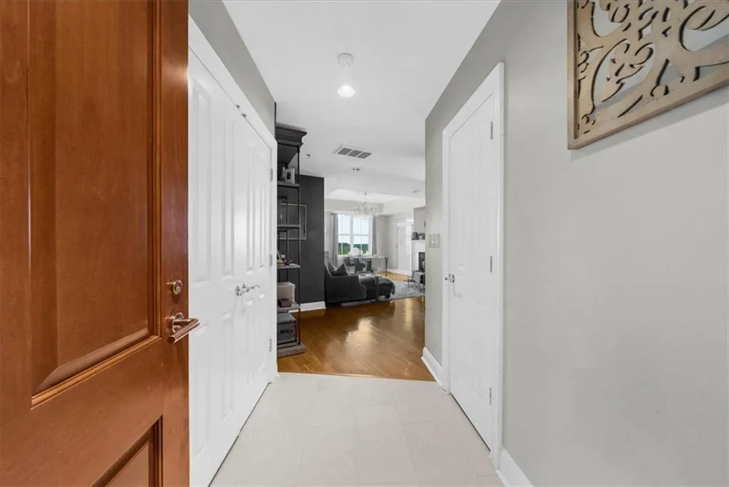 2881 Peachtree Road Ne Unit 1102, Atlanta, Georgia 30305, 2 Bedrooms Bedrooms, ,2 BathroomsBathrooms,Residential,For Sale,2881 Peachtree Road Ne Unit 1102,7574661