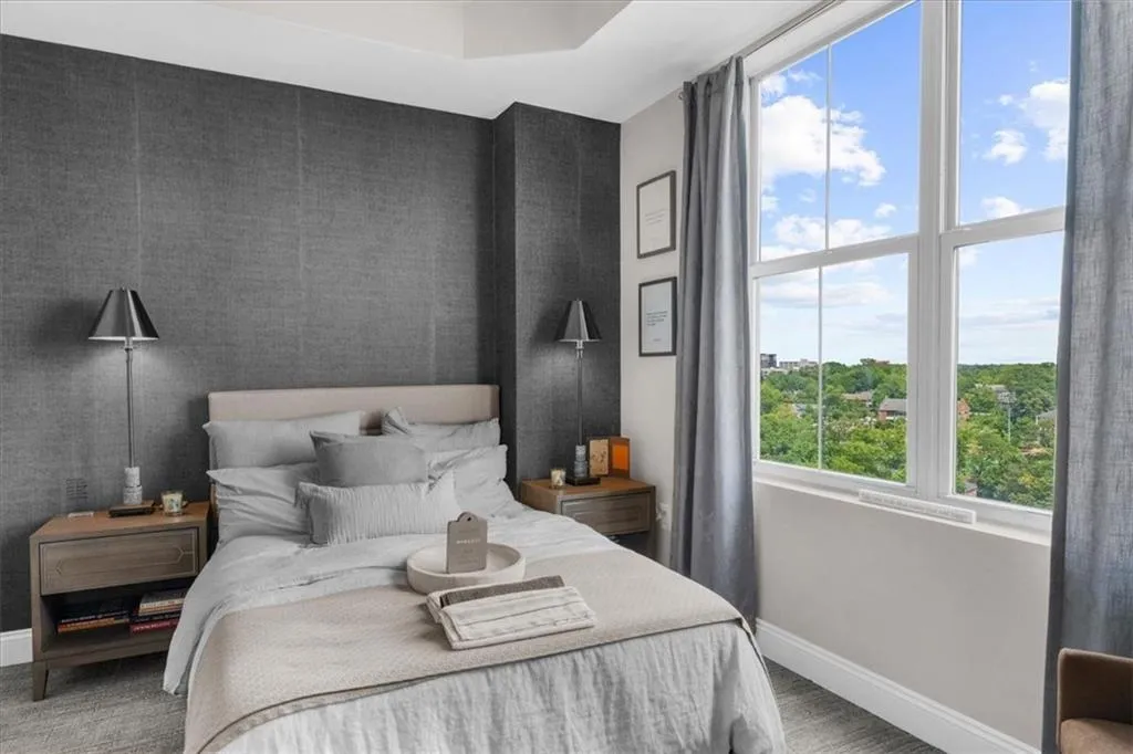 2881 Peachtree Road Ne Unit 1102, Atlanta, Georgia 30305, 2 Bedrooms Bedrooms, ,2 BathroomsBathrooms,Residential,For Sale,2881 Peachtree Road Ne Unit 1102,7574661
