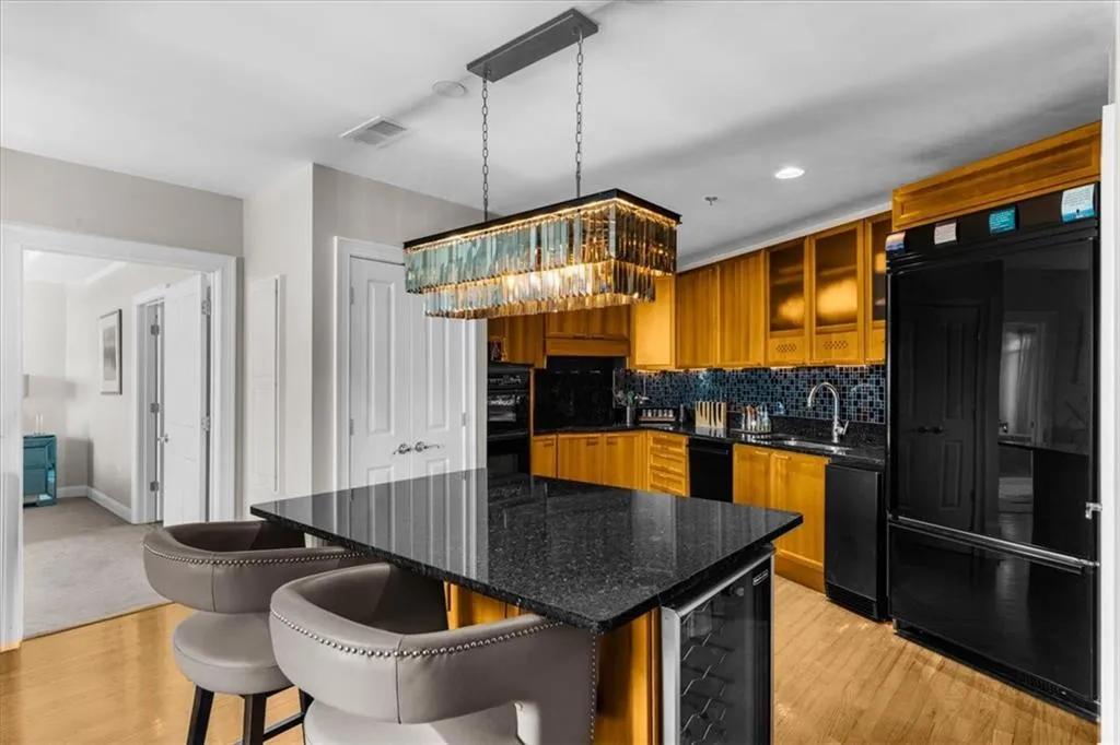 2881 Peachtree Road Ne Unit 1102, Atlanta, Georgia 30305, 2 Bedrooms Bedrooms, ,2 BathroomsBathrooms,Residential,For Sale,2881 Peachtree Road Ne Unit 1102,7574661