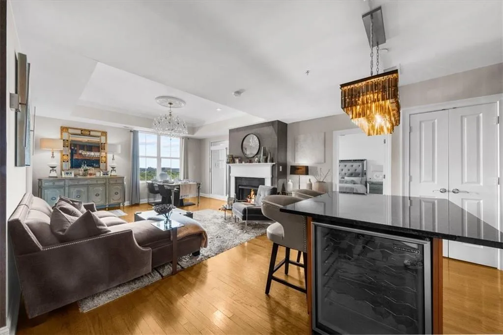2881 Peachtree Road Ne Unit 1102, Atlanta, Georgia 30305, 2 Bedrooms Bedrooms, ,2 BathroomsBathrooms,Residential,For Sale,2881 Peachtree Road Ne Unit 1102,7574661