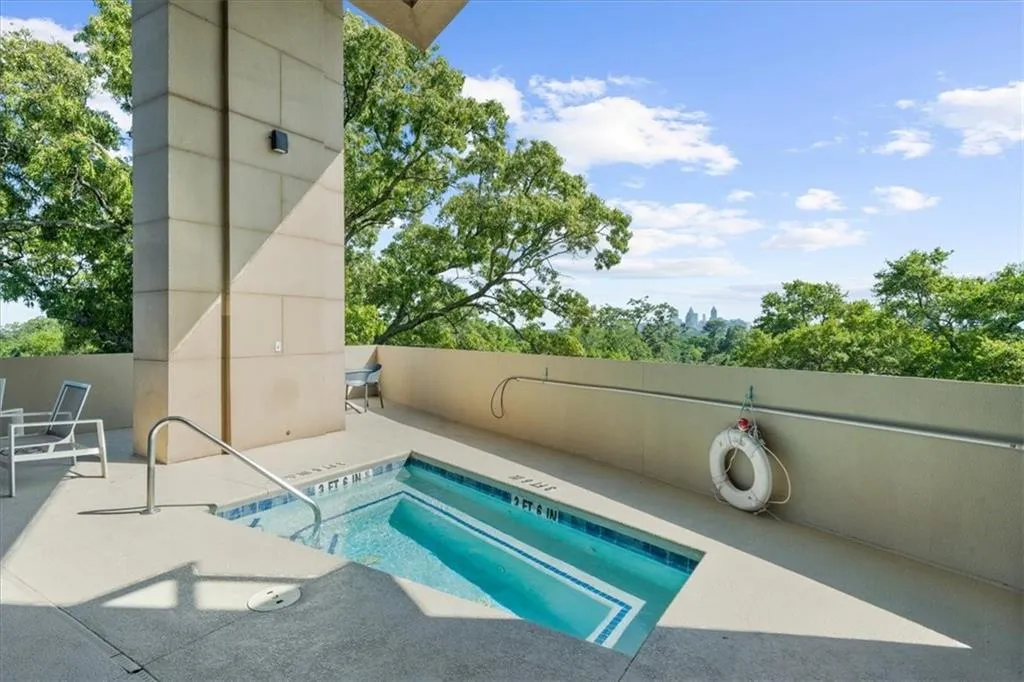 2881 Peachtree Road Ne Unit 1102, Atlanta, Georgia 30305, 2 Bedrooms Bedrooms, ,2 BathroomsBathrooms,Residential,For Sale,2881 Peachtree Road Ne Unit 1102,7574661