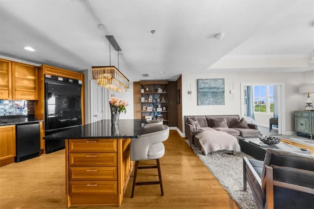 2881 Peachtree Road Ne Unit 1102, Atlanta, Georgia 30305, 2 Bedrooms Bedrooms, ,2 BathroomsBathrooms,Residential,For Sale,2881 Peachtree Road Ne Unit 1102,7574661