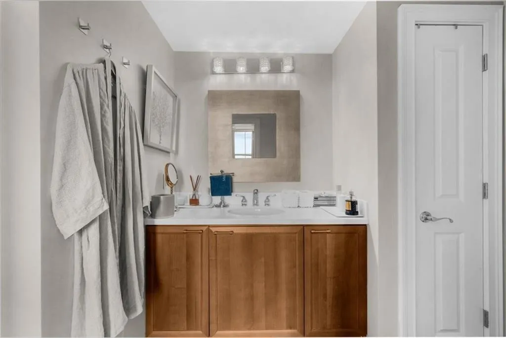 2881 Peachtree Road Ne Unit 1102, Atlanta, Georgia 30305, 2 Bedrooms Bedrooms, ,2 BathroomsBathrooms,Residential,For Sale,2881 Peachtree Road Ne Unit 1102,7574661