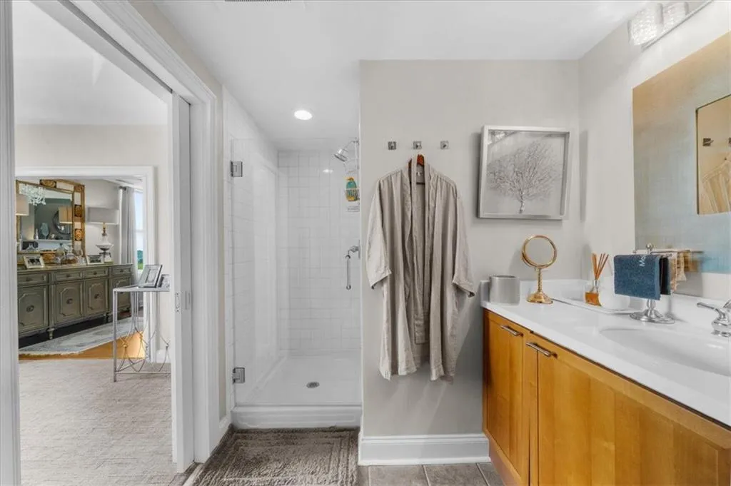 2881 Peachtree Road Ne Unit 1102, Atlanta, Georgia 30305, 2 Bedrooms Bedrooms, ,2 BathroomsBathrooms,Residential,For Sale,2881 Peachtree Road Ne Unit 1102,7574661