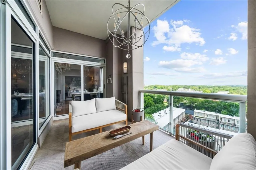 2881 Peachtree Road Ne Unit 1102, Atlanta, Georgia 30305, 2 Bedrooms Bedrooms, ,2 BathroomsBathrooms,Residential,For Sale,2881 Peachtree Road Ne Unit 1102,7574661