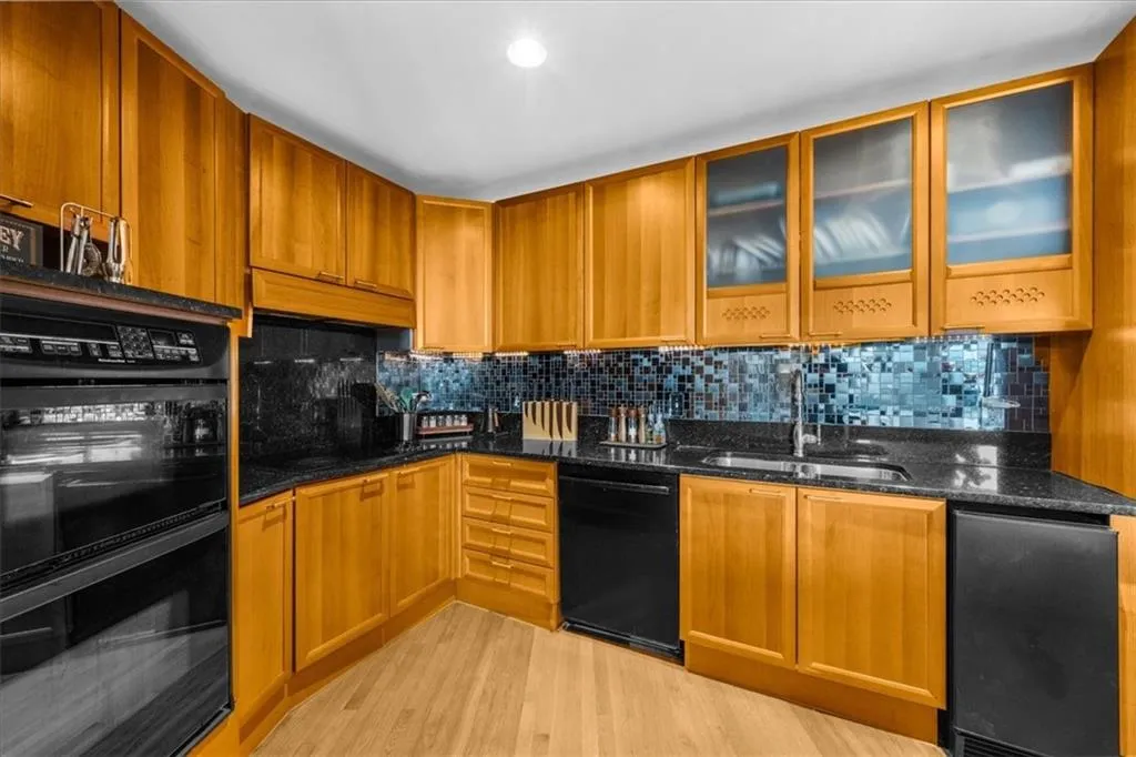 2881 Peachtree Road Ne Unit 1102, Atlanta, Georgia 30305, 2 Bedrooms Bedrooms, ,2 BathroomsBathrooms,Residential,For Sale,2881 Peachtree Road Ne Unit 1102,7574661