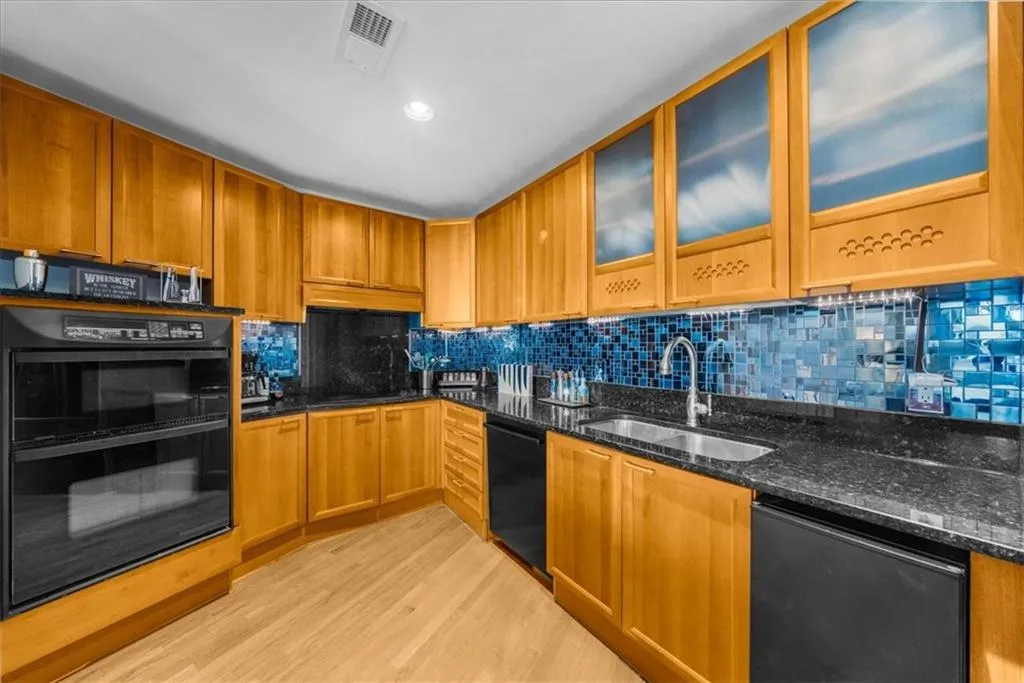 2881 Peachtree Road Ne Unit 1102, Atlanta, Georgia 30305, 2 Bedrooms Bedrooms, ,2 BathroomsBathrooms,Residential,For Sale,2881 Peachtree Road Ne Unit 1102,7574661
