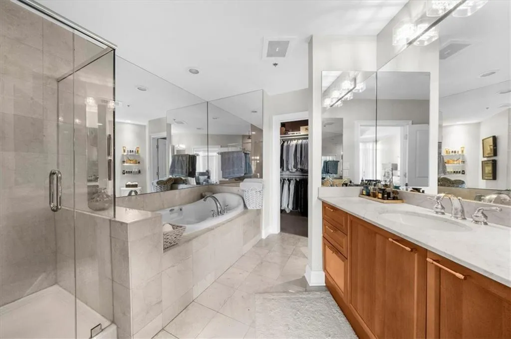 2881 Peachtree Road Ne Unit 1102, Atlanta, Georgia 30305, 2 Bedrooms Bedrooms, ,2 BathroomsBathrooms,Residential,For Sale,2881 Peachtree Road Ne Unit 1102,7574661