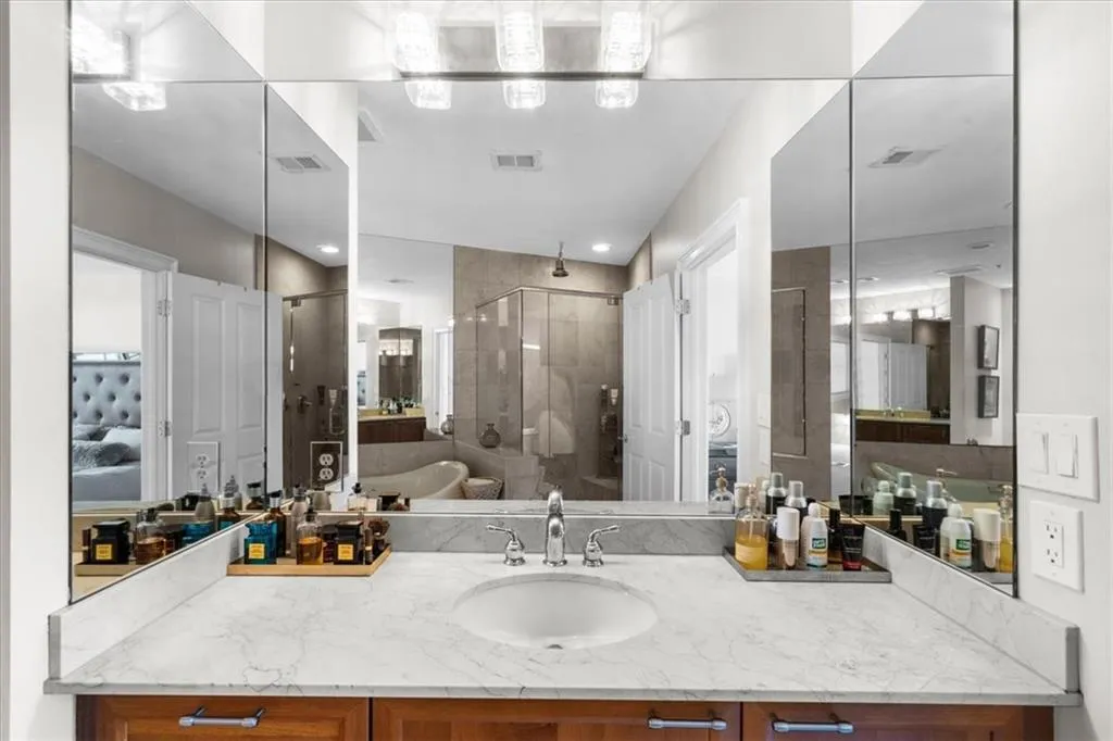 2881 Peachtree Road Ne Unit 1102, Atlanta, Georgia 30305, 2 Bedrooms Bedrooms, ,2 BathroomsBathrooms,Residential,For Sale,2881 Peachtree Road Ne Unit 1102,7574661