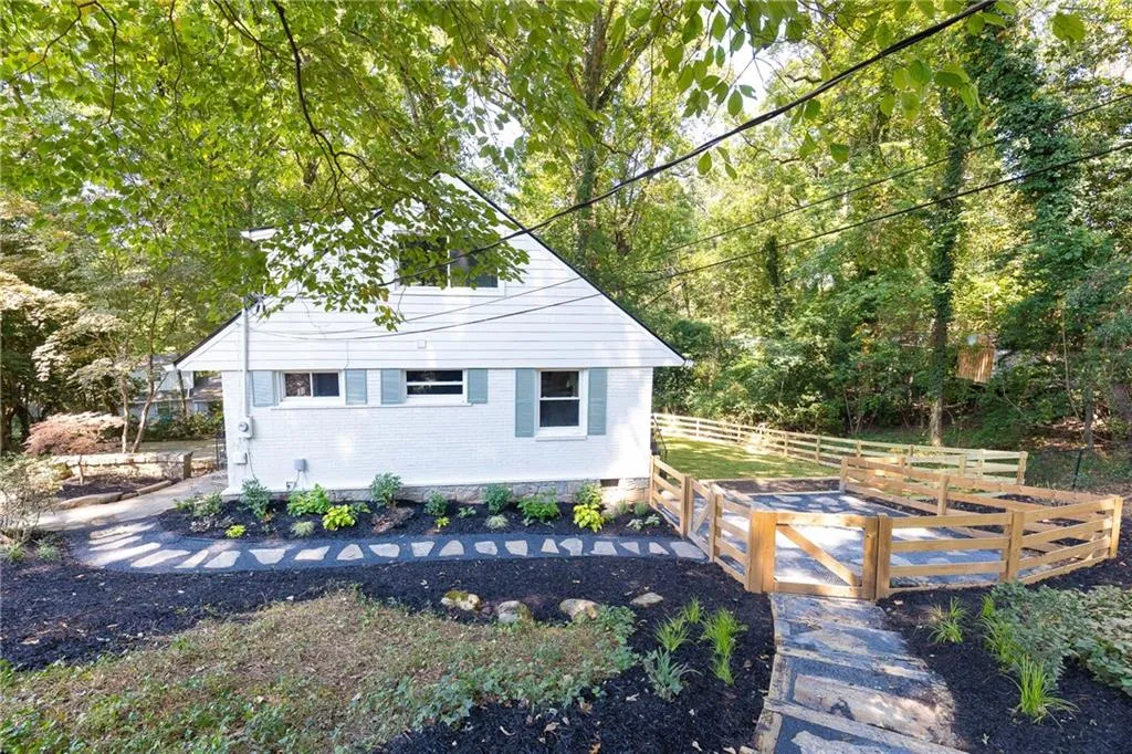 2891 Ridgemore Road Nw, Atlanta, Georgia 30318, 3 Bedrooms Bedrooms, ,3 BathroomsBathrooms,Residential,For Sale,2891 Ridgemore Road Nw,7650805
