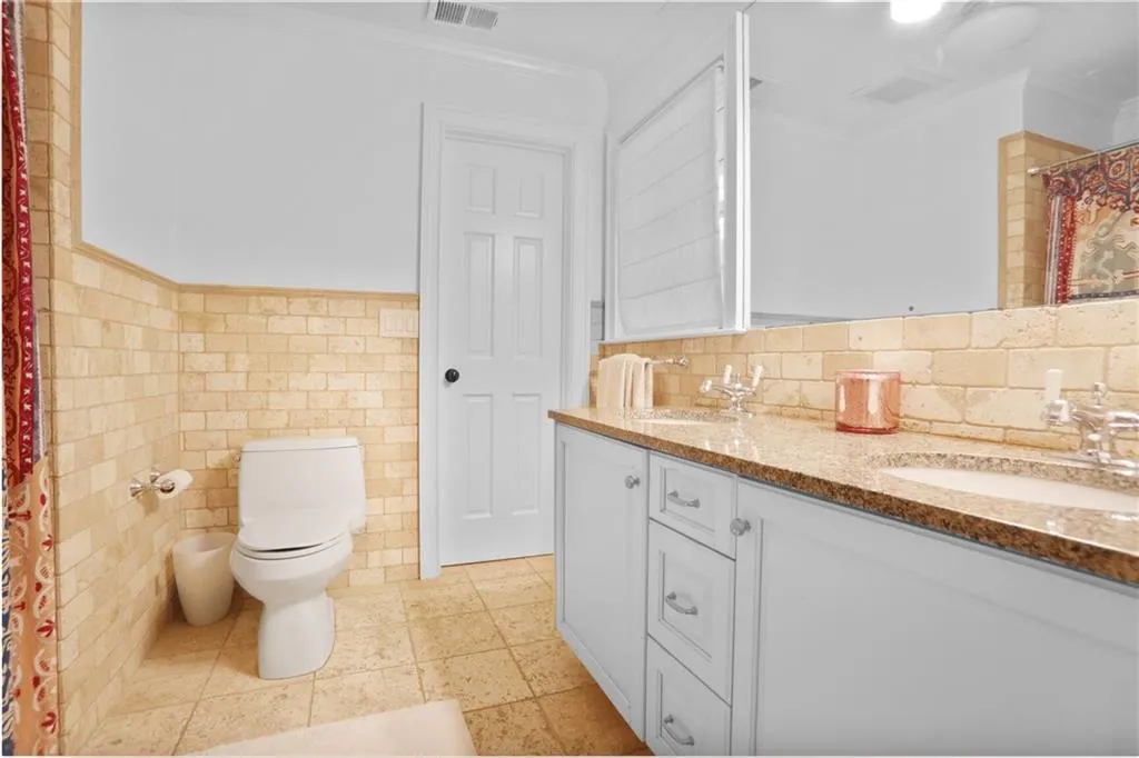 jack and Jill bathroom