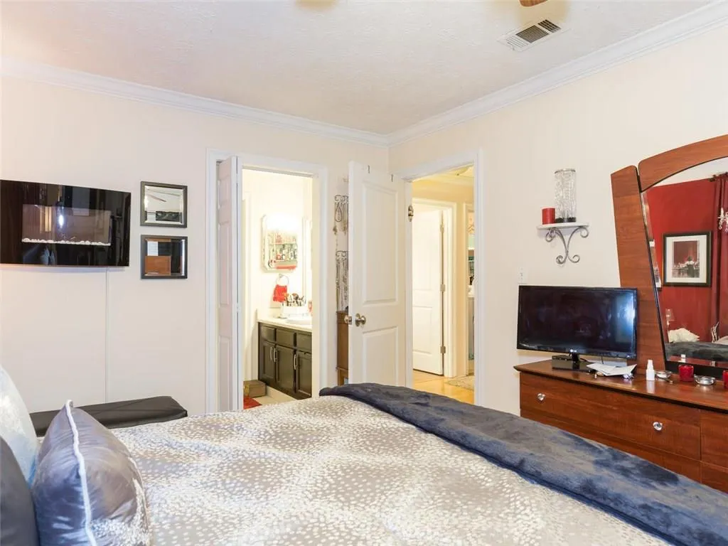 6806 Glenridge Drive Unit C, Atlanta, Georgia 30328, 2 Bedrooms Bedrooms, ,2 BathroomsBathrooms,Residential,Sold,6806 Glenridge Drive Unit C,6014378