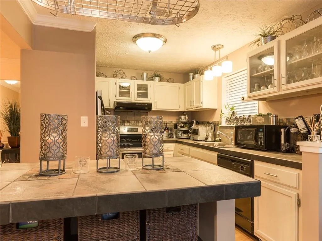 6806 Glenridge Drive Unit C, Atlanta, Georgia 30328, 2 Bedrooms Bedrooms, ,2 BathroomsBathrooms,Residential,Sold,6806 Glenridge Drive Unit C,6014378