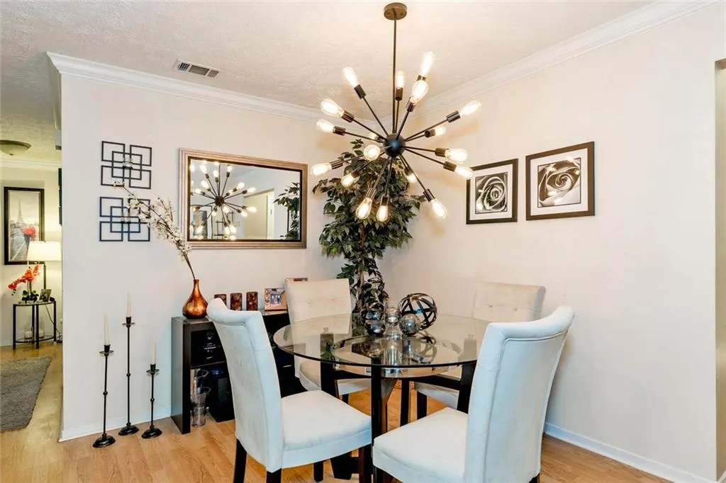 6806 Glenridge Drive Unit C, Atlanta, Georgia 30328, 2 Bedrooms Bedrooms, ,2 BathroomsBathrooms,Residential,Sold,6806 Glenridge Drive Unit C,6014378